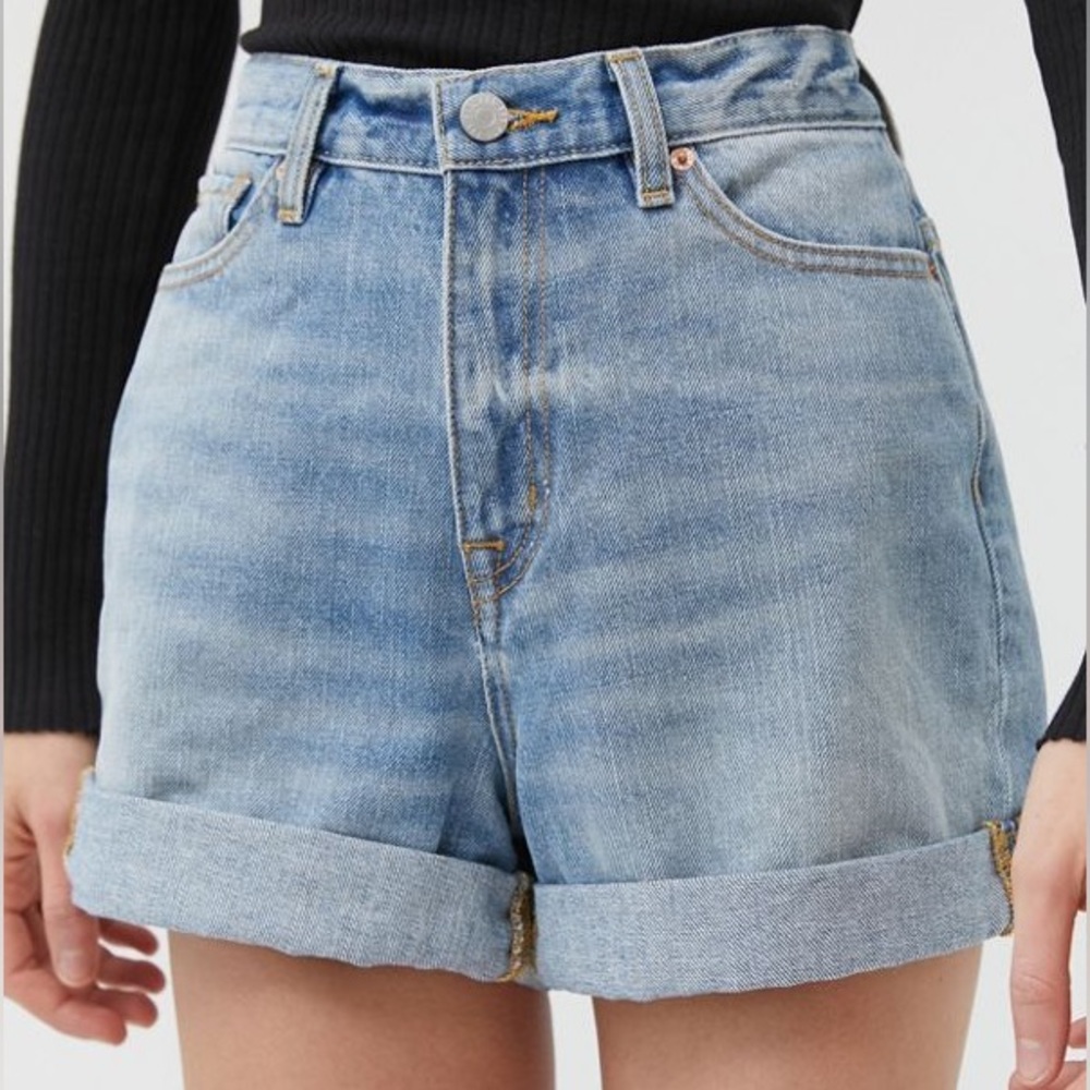 Urban Outfitters BDG Light Wash Mom High Rise Shorts Size 24 - Vintage Style
